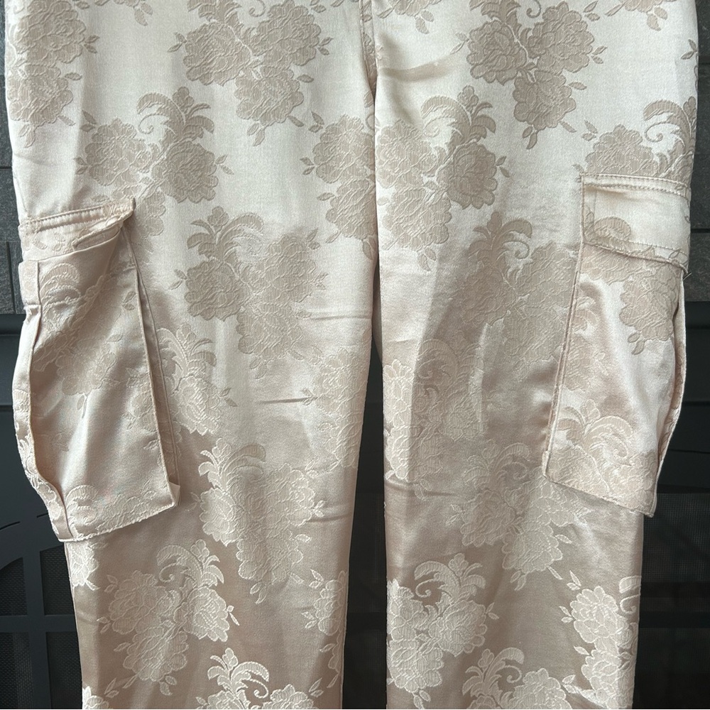 Superdown Carmen Cargo Pants w/ Floral Jacquard Pattern - Picture 5 of 8